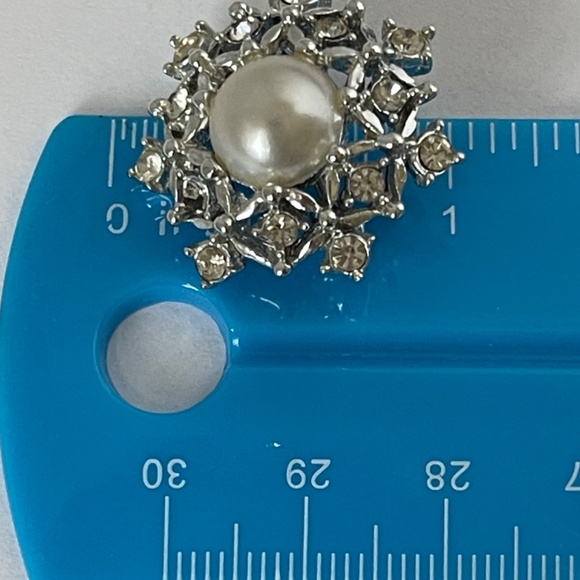 Brooch Sarah Coventry Vintage Small Pin, Faux Pearl and Clear Rhinestone - Picture 6 of 9